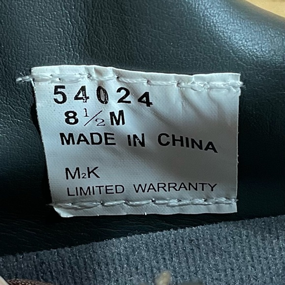 FootJoy Contour Series Saddle Golf Shoes
# 54024
Men’s 8.5 M
White Brown Black - Picture 9 of 9